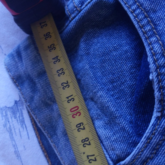 Distressed wider leg cropped-style jeans - Picture 6 of 8